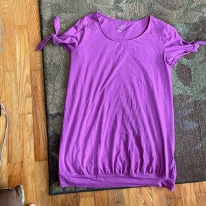 Tie sleeve maternity top